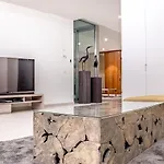 95, Lujo Y Piscina Infinity אדחה