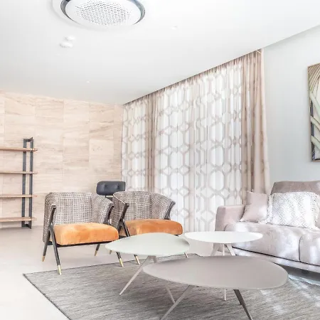 95, Lujo Y Piscina Infinity * Адехе