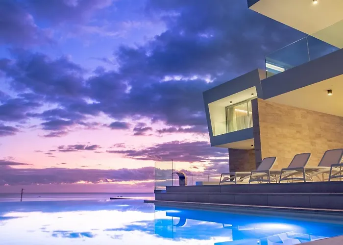 95, Lujo Y Piscina Infinity Адехе