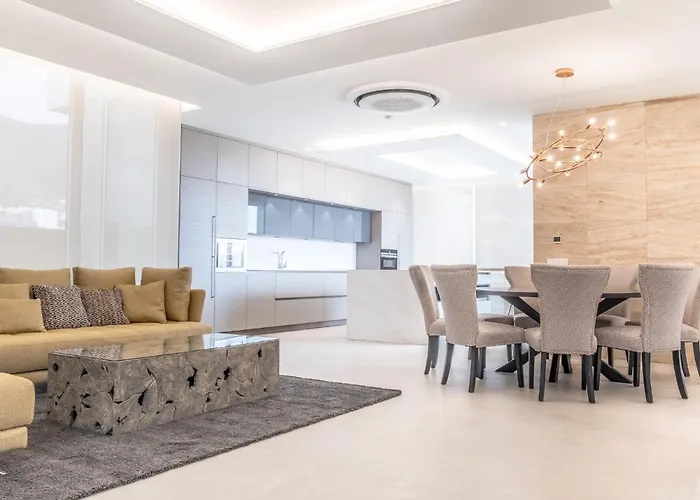 95, Lujo Y Piscina Infinity Вілла Адехе